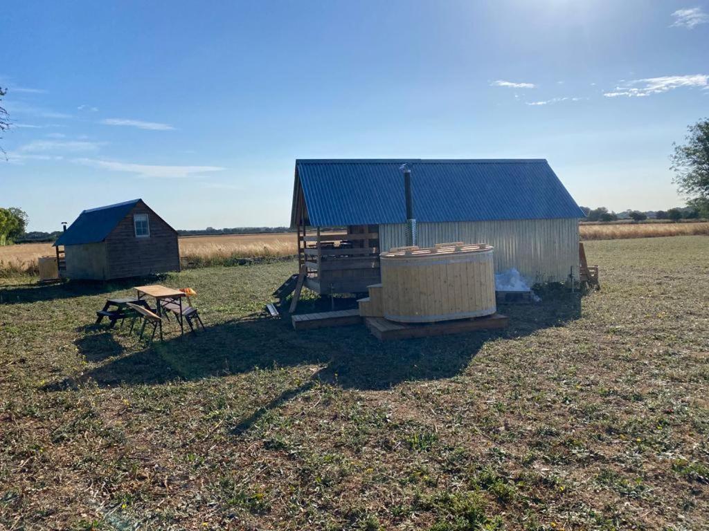 Fen Meadows Glamping - Luxury Cabins And Bell Tents 剑桥 外观 照片
