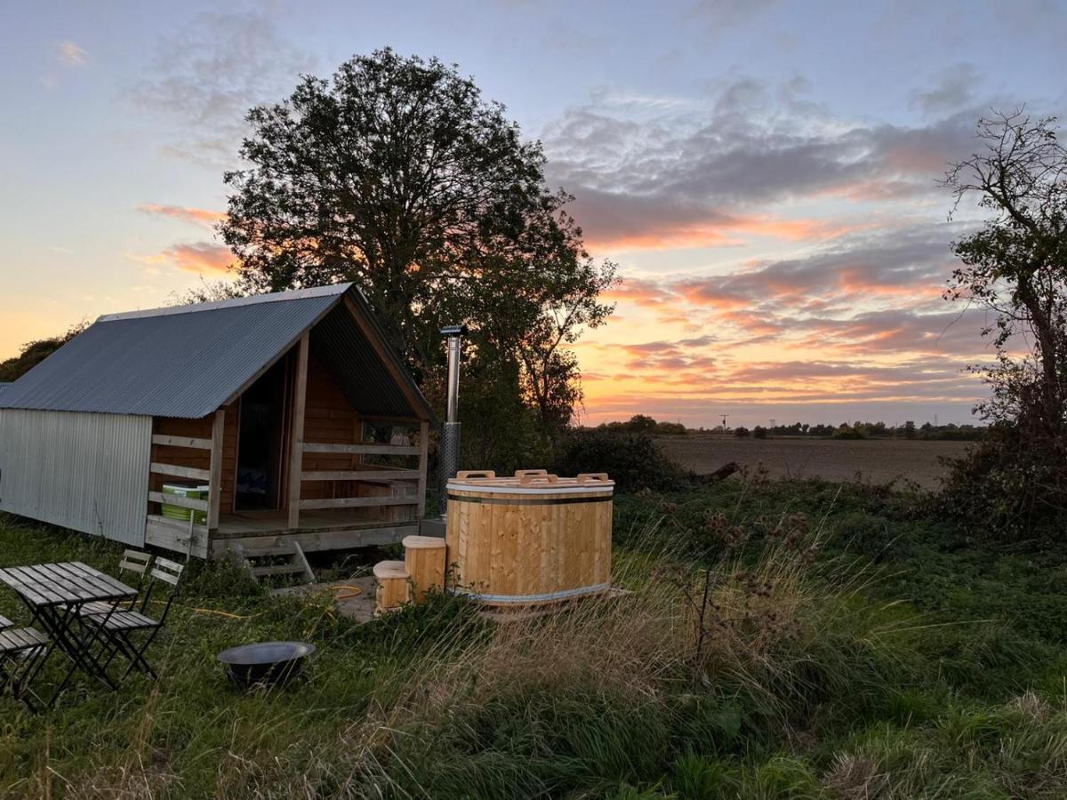 Fen Meadows Glamping - Luxury Cabins And Bell Tents 剑桥 外观 照片