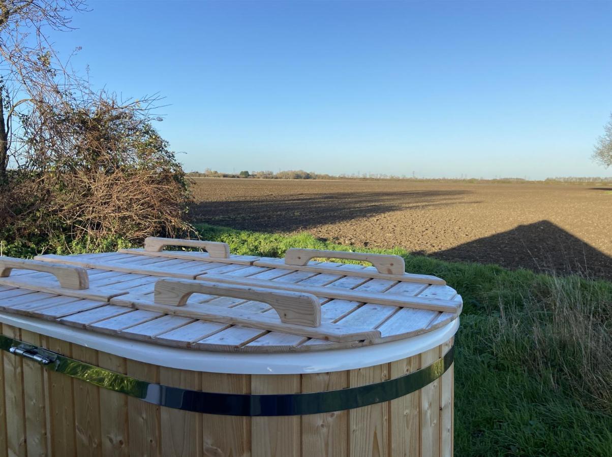 Fen Meadows Glamping - Luxury Cabins And Bell Tents 剑桥 外观 照片