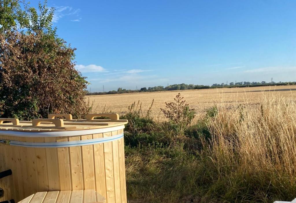 Fen Meadows Glamping - Luxury Cabins And Bell Tents 剑桥 外观 照片