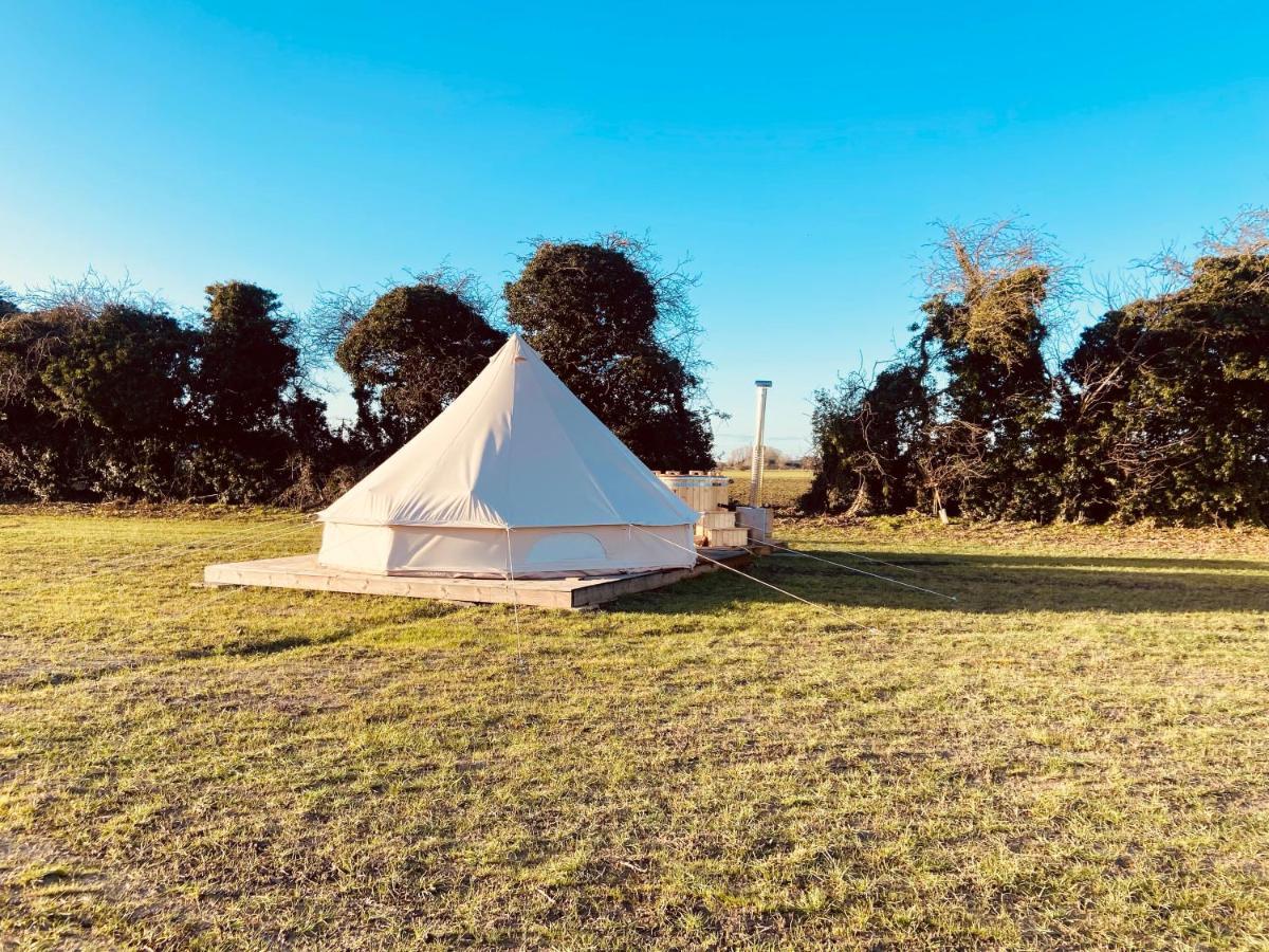 Fen Meadows Glamping - Luxury Cabins And Bell Tents 剑桥 外观 照片