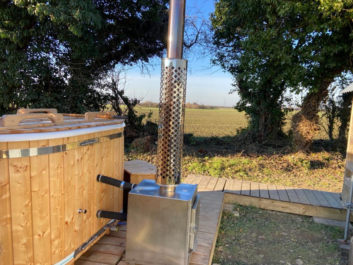 Fen Meadows Glamping - Luxury Cabins And Bell Tents 剑桥 外观 照片
