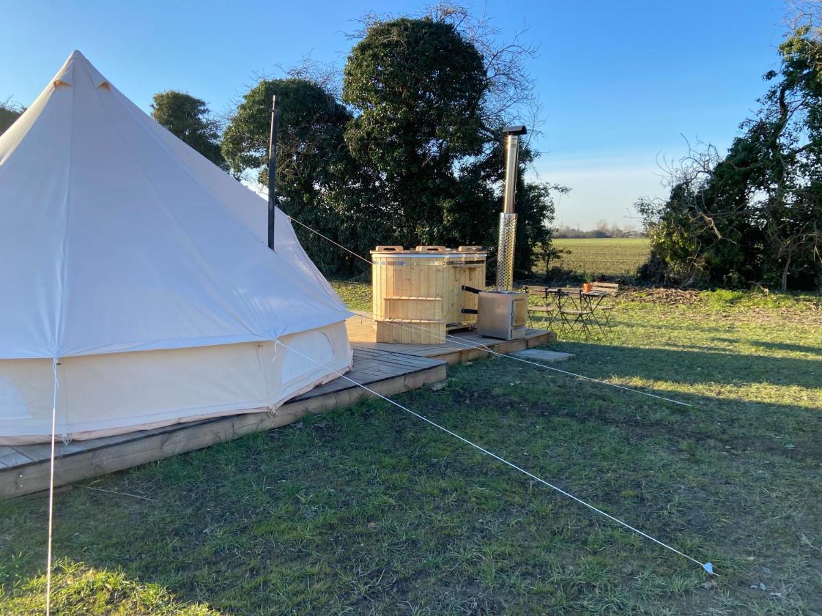 Fen Meadows Glamping - Luxury Cabins And Bell Tents 剑桥 外观 照片
