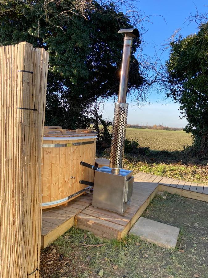 Fen Meadows Glamping - Luxury Cabins And Bell Tents 剑桥 外观 照片