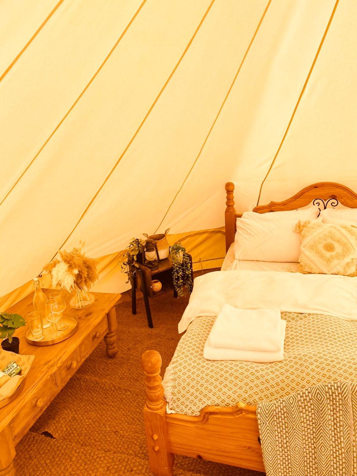 Fen Meadows Glamping - Luxury Cabins And Bell Tents 剑桥 外观 照片