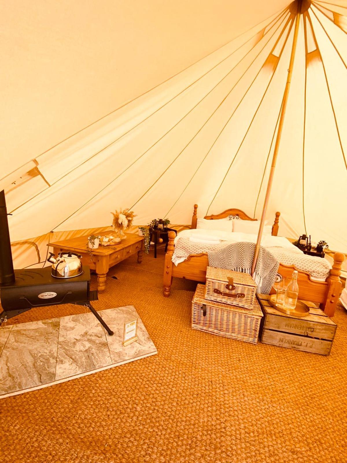 Fen Meadows Glamping - Luxury Cabins And Bell Tents 剑桥 外观 照片